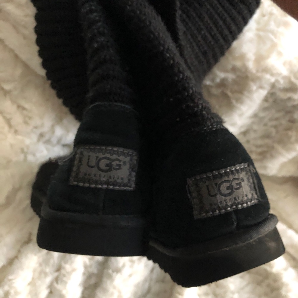 Classic Cardy Knit Uggs sz 8 used